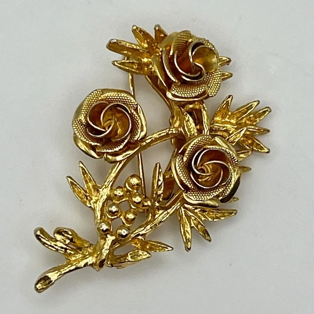 Vintage Signed Coro Gold Roses Brooch